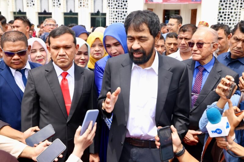 Gubernur Aceh Muzakir Manaf, bersama Wakil Gubernur Aceh, Fadhlullah, S.E., dalam Peringatan 2 Dekade (20 Tahun) Damai Aceh, di BMA, Jumat, (15/8/2025). Foto: Dok. Biro Adpim Setda Aceh
