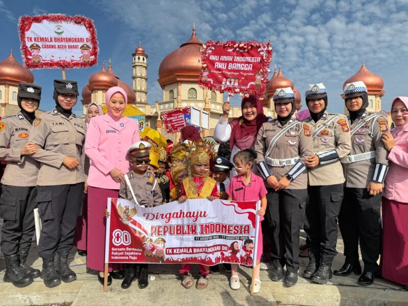 TK Kemala Bhayangkari Aceh Barat Meriahkan HUT RI ke-80 dengan Pawai Keliling Kota. Foto: Ist