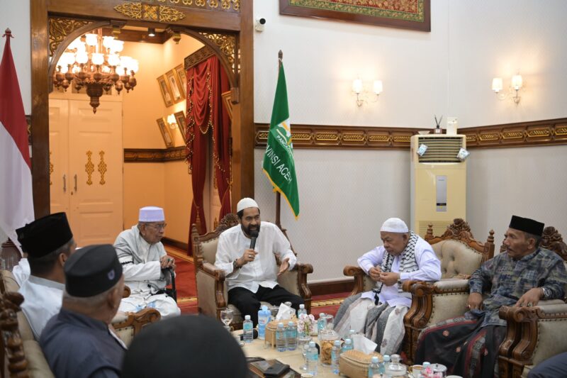 Gubernur Aceh, Muzakkir Manaf Menerima Kunjungan Silaturrahmi Ulama MUNA di pendopo Gubernur Aceh Banda Aceh, Sabtu (23/8/2025). Foto: Dok. Biro Adpim Setda Aceh