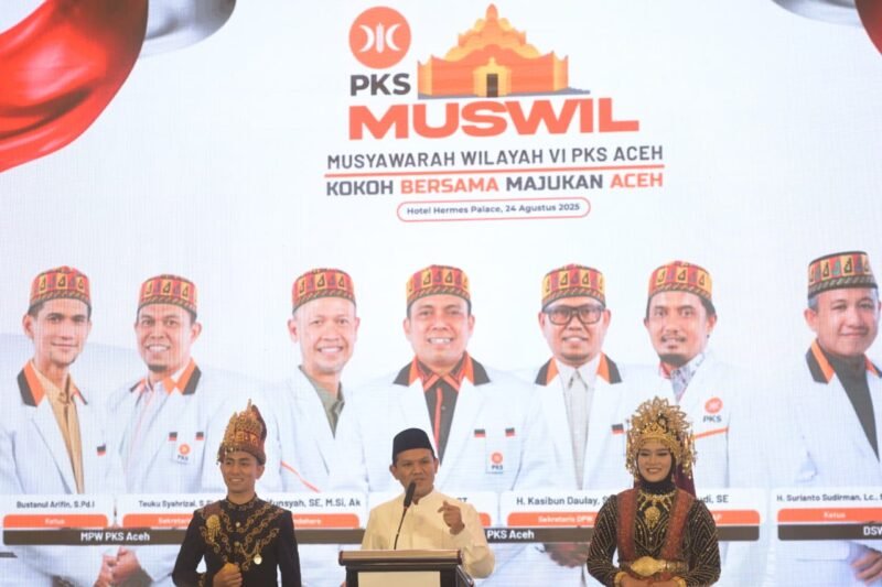 Wakil Gubernur Aceh, Fadhlullah, SE saat menyampaikan sambutan pada musyawarah Wilayah ke VI PKS Aceh di hotel Hermes Banda Aceh, Minggu (24/08/2025). Foto: Ist