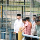 Bupati Pidie, Sarjani Abdullah saat meninjau irigasi di Kecamatan Tiro/Truseb Minggu (24/8/2025) (Foto Dok Prokopim.NOA.co.id)