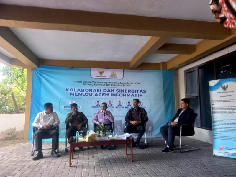 Diskusi Santai Komisi Informasi Aceh (KIA) Bersama Wartawan dan Lembaga Swadaya Masyarakat (LSM) Terkait Keterbukaan Informasi Untuk Publik, Kamis (31/07/2025). Foto:Dok. Aininadhirah/Noa.co.id