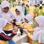 Edukasi Perilaku Hidup Bersih dan Sehat (PHBS) bagi lebih dari 500 siswa dari lima sekolah dasar, Pidie, Sabtu (2/8/2025). (Foto : NOA.co.id/Amir Sagita).