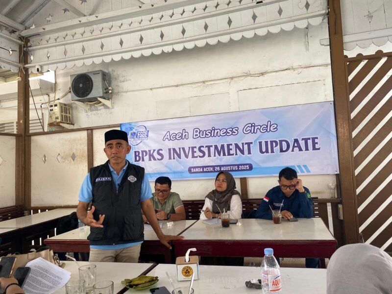 Fajran Zain sedang menjelaskan tentang keuntungan berinvestasi di Kota Sabang, Selasa (26/08/2025).Foto/Dok: Aininadhirah/Noa.co.id