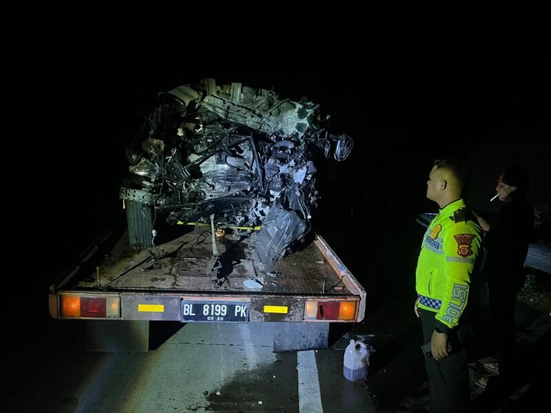 Kondisi mobil laka lantas di jalan tol Padang Tiji-Banda Aceh, Kabupaten Pidie, Rabu (20/8/2025) (Foto.Dok.Polres Pidie)