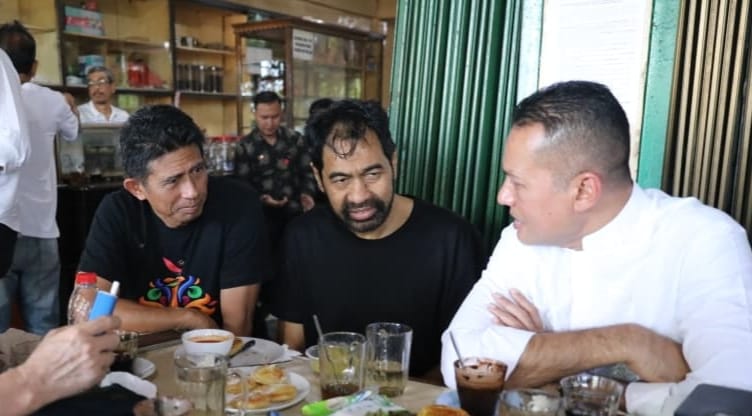 Kapolda Aceh Konsolidasi dengan Mualem Pasca Aksi Demonstrasi. Foto: Dok. Bidhumas Polda Aceh