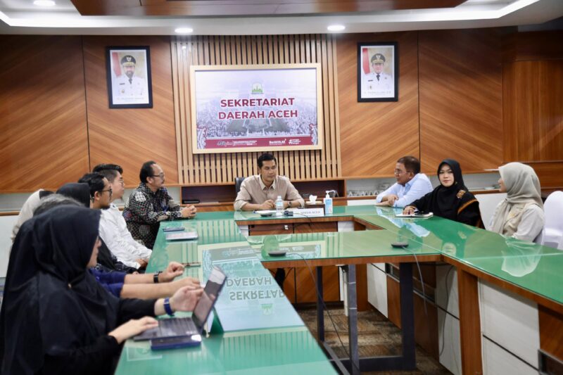 Sekretaris Daerah Aceh M. Nasir S.IP, MPA, memberikan sambutan secara virtual pada kegiatan operasi bypass cerebrovaskular yang digelar RSUZA dan turut diikuti Menteri Kesehatan RI Budi Gunadi Sadikin, Minggu (7/9/2025). Foto: Dok. Ist