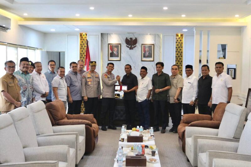 Kapolda Aceh Kunjungi DPRA, Perkuat Sinergi dalam Menjaga Stabilitas Kamtibmas. Foto: Dok. Bidhumas Polda Aceh