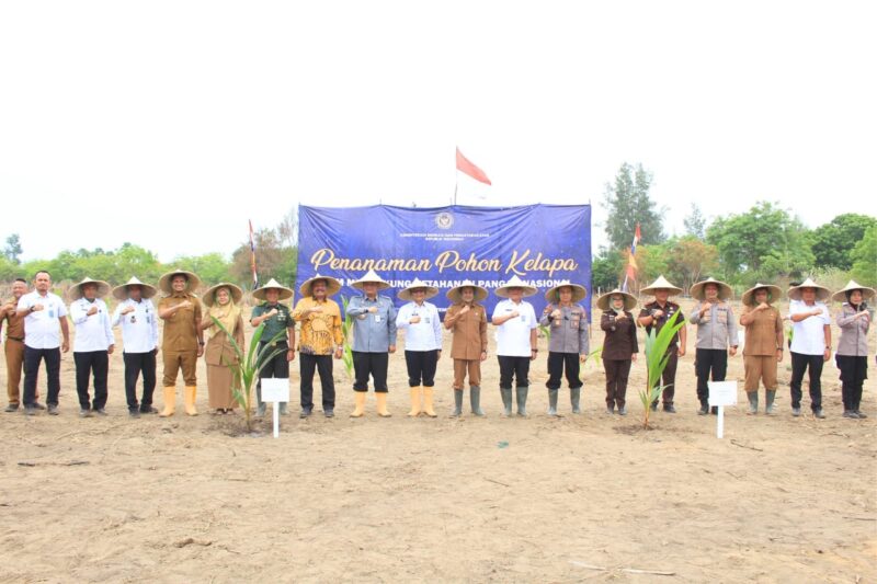 Penanaman Pohon Kelapa di lahan milik Rutan Kelas IIB Banda Aceh, yang berlokasi di Kajhu, Aceh Besar, Selasa (9/9/2025). (Foto : Farid Ismullah/NOA.co.id).
