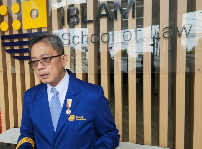 Dokter Heber Bombang Sapan usai sidang tesis S2 Bidang Hukum di IBLAM School of Law, Jakarta, Rabu (10/9/2025). Foto: ist.