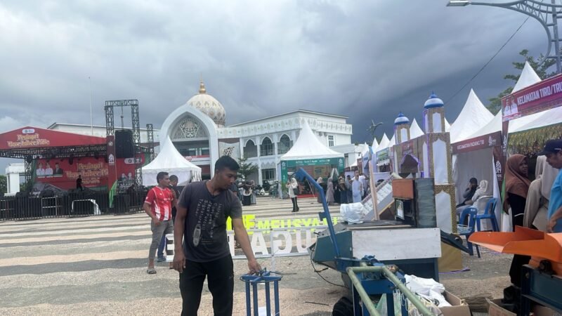 Persiapan menjelang acara memperingati hari lahir Kabupaten Pidie, ke 514 di Gedung PCC Kota Sigli, Sabtu (13/9/2025) (Foto.Amir Sagita.NOA.co.id).