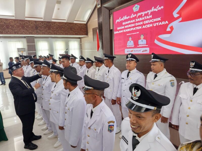 35 pejabat Kemukiman dan Gampong dilantik oleh Bupati Aceh Utara H. Ismail A Jalil, SE, MM, di aula Kantor Bupati di Landing, Kecamatan Lhoksukon, Rabu (17/9/2025). (NOA.co.id/IST).
