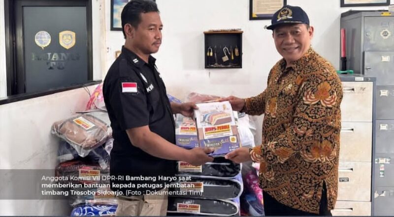 Anggota Komisi VII DPR RI dari Dapil Jatim I, Bambang Haryo Soekartono (BHS), menyoroti kelayakan mess petugas di Pos Jembatan Timbang Trosobo, Kecamatan Taman, Sidoarjo, saat kunjungan kerja, Selasa (2/9/2025). Foto: Tim BHS.