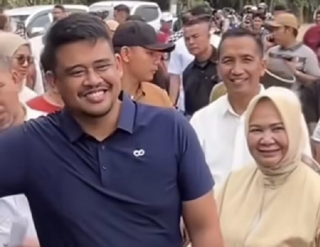 Tangkapan layar Gubernur Sumut Bobby Nasution berhentikan truk berpelat Aceh di wilayah Langkat. Istimewa 