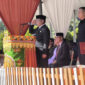 Wakil Bupati Simeulue, Nusar Amin, S.Pd., memimpin upacara peringatan Hari Sumpah Pemuda ke-97. Foto:Dok. Argam/Noa.co.id.