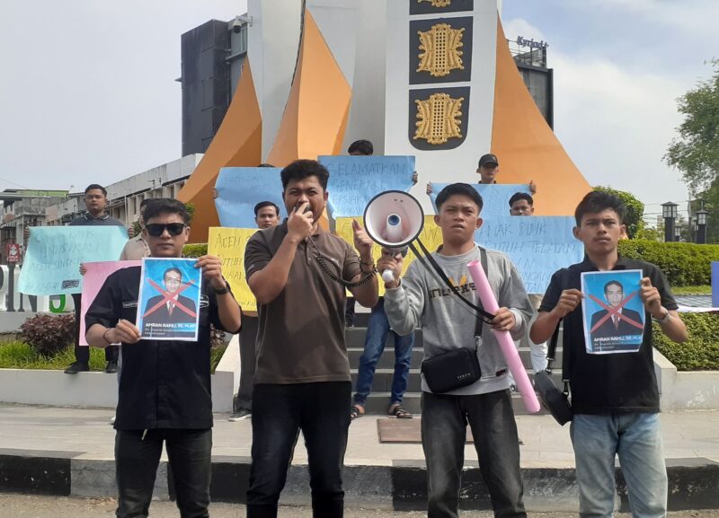 Aksi damai Liga Mahasiswa Nasional untuk Demokrasi (LMND) Eksekutif Kabupaten Aceh Singkil di Banda Aceh, Rabu (29/10/2025). (Foto : Farid Ismullah/NOA.co.id).