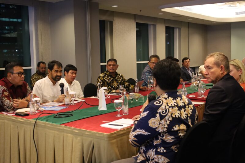 Gubernur Aceh, Muzakir Manaf  di dampingi Ketua BRA Jamaluddin, SH, M.Kn & staf sus Gubernur melakukan pertemuan  dengan Minister of Agriculture and Fisheries, Northern Territory (Menteri Pertanian dan Perikanan, Wilayah Utara Australia)  Hon. Gerard Maley, di Hotel JS Luwansa, Jakarta Selatan, Senin, 27 Oktober 2025. Foto: Dok. Biro Adpim Setda Aceh