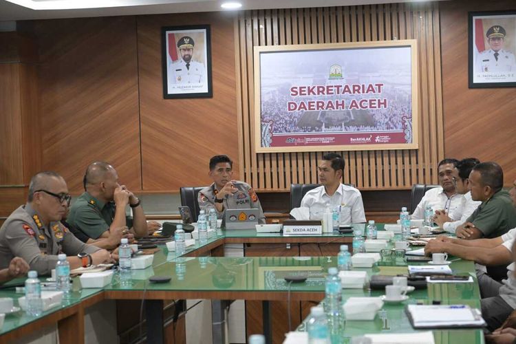 Sekretaris Daerah Aceh, M.Nasir, bersama Kapolda dan perwakilan Kajati mengadakan rapat teknis penertiban tambang ilegal di Aceh. (Foto: Dok, Humas Pemprov Aceh)