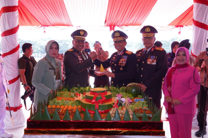 Hadiri Upacara HUT Ke-80 TNI, Kapolda Aceh: Makin Kuat Bersama Rakyat. Foto: Dok. Bidhumas Polda Aceh