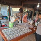 Kapolda Aceh Tinjau Program PMT bagi Ibu Hamil dan Lansia di Gampong Tibang. Foto: Dok. Bidhumas Polda Aceh