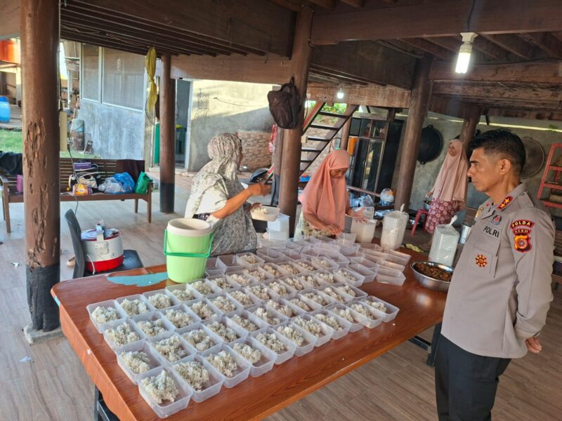 Kapolda Aceh Tinjau Program PMT bagi Ibu Hamil dan Lansia di Gampong Tibang. Foto: Dok. Bidhumas Polda Aceh