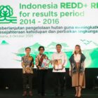 Dari kiri ke kanan, Direktur Utama Dr. Joko Tri Haryanto, Sekretaris Utama Kementerian Lingkungan Hidup Rosa Vivien, Wakil Menteri Kehutanan Rohmat Marzuki, Kepala Perwakilan UNDP Indonesia Sara Ferrer Olivella. (Foto: NOA.co.id/HO-UNDP/Bambang).