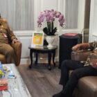 Bupati Aceh Besar Syech Muharram berdiskusi dengan Direktur Jenderal Bina Administrasi Wilayah Kementerian Dalam Negeri, Dr Safrizal MSi, di gedung Kemendagri, Jakarta, Selasa (7/10/2025). Foto: Dok. Pemkab Aceh Besar