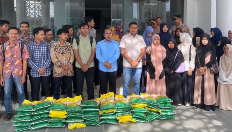 Polda Aceh Salurkan Bantuan Beras untuk Mahasiswa UIN Ar-Raniry. Foto: Dok. Bidhumas Polda Aceh