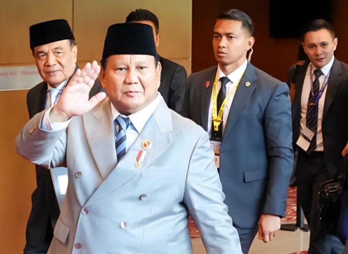 Menko Polkam Jenderal TNI (Purn) Djamari Chaniago (Pertama Kiri) saat mendampingi Presiden RI Prabowo Subianto (Tengah) dalam Konferensi Tingkat Tinggi (KTT) ke-47 ASEAN, Kuala Lumpur, Malaysia, Minggu (26/10/2025). (Foto : NOA.co.id/HO-Kemenko Polkam).