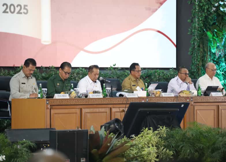 Rakor Pengendalian Inflasi Daerah Dirangkaikan dengan Program Koperasi Desa/Kelurahan Merah Putih dan Program Tiga Juta Rumah, IPDN, Jatinangor, Kabupaten Sumedang, Jawa Barat, Senin (27/10/2025). (Foto : NOA.co.id/ HO-Puspen Kemendagri).