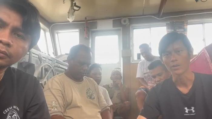 Tangkap layar video para kru kapal MT Shi Xing yang saat ini berada di perairan Myanmar. (Foto : Ist).