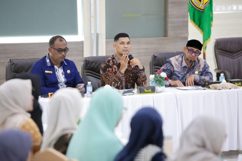 Wakil Wali Kota Banda Aceh, Afdhal Khalilullah, memimpin rapat koordinasi persiapan Maulid Raya 1447 H di Balai Kota Banda Aceh, Rabu (12/11/2025). Foto: Dok. Prokopim Kota Banda Aceh