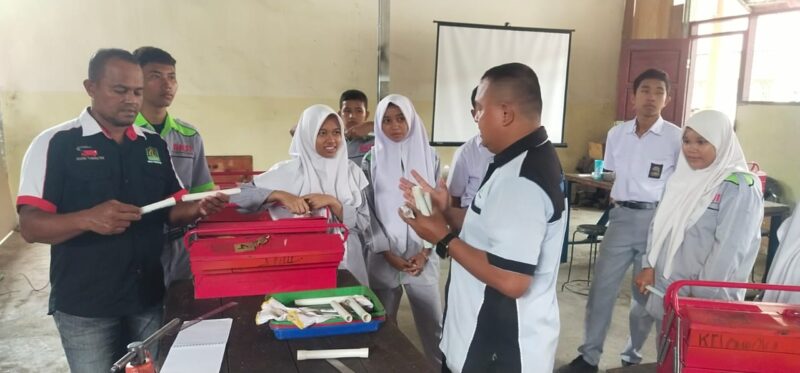 Kegiatan Mobile Training Unit (MTU) yang digelar oleh Dinas Pendidikan Aceh melalui Bidang Pembinaan SMK, di SMKN 1 Bireuen, Senin (10/11/2025). Foto: Dok. Istimewa