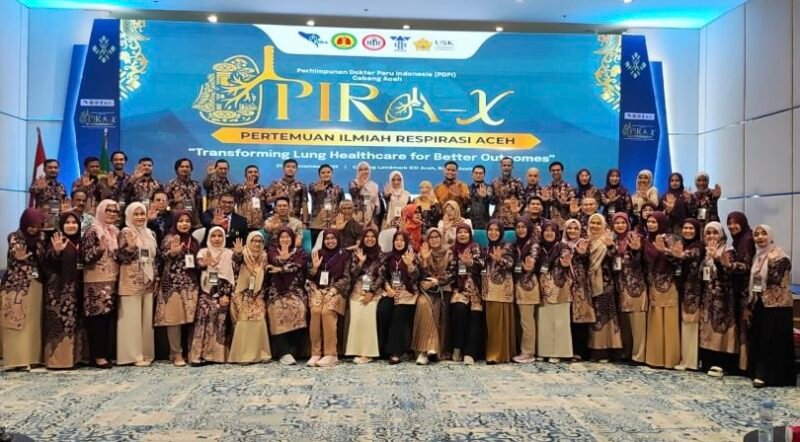 Para peserta dan panitia PIRA X berfoto bersama usai pelaksanaan kegiatan di Gedung Landmark BSI Aceh. Foto: Dok. Dinkes Kota Banda Aceh