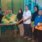 PT Perkebunan Lembah Bhakti (PLB) menyerahkan paket bantuan darurat kepada warga terdampak banjir di Kecamatan Singkil Utara dan Gunung Meriah, Aceh Singkil, Jumat (28/11/2025). Foto: Dok. Istimewa