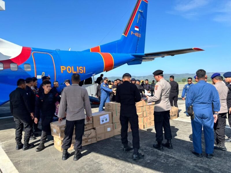 Bantuan Mabes Polri tiba di Bandara Sultan Iskandar Muda (SIM), Blang Bintang, Kabupaten Aceh Besar, Sabtu (29/11/2025). Foto: Dok. Istimewa