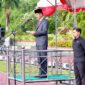 Sekda Aceh, M. Nasir, bertindak sebagai Inspektur Upacara pada peringatan Hari Kesehatan Nasional (HKN) ke-61 di halaman Kantor Gubernur Aceh, Banda Aceh, Rabu (12/11/2025). Foto: Biro Adpim Setda Aceh