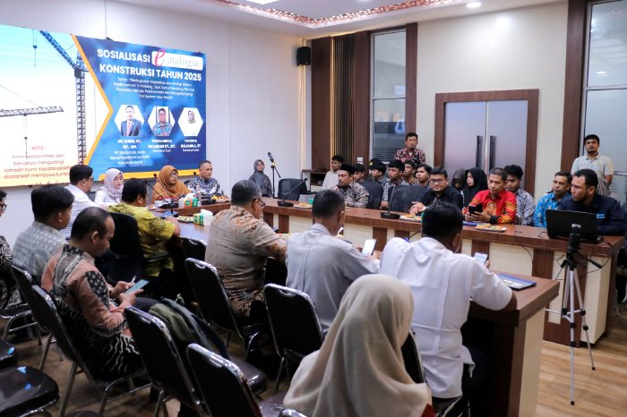 Dinas PUPR Aceh Barat menggelar sosialisasi E-Katalog Konstruksi bersama para penyedia jasa di Aula Dinas PUPR, Kamis (20/11/2025). Foto: Dok. Pemkab Aceh Barat