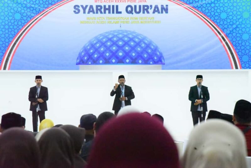 Tim Syarhil Qur'an Putra asal Aceh Besar tampil pada final, di Gedung Utama MTQ, Komplek Perkantoran Pemerintah Kabupatin Pidie Jaya, Kamis (6/11/2025) malam. Foto: Dok. MC Aceh Besar
