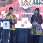 Wakil Gubernur Aceh H. Fadhlullah membuka Aceh Festival 2025 di Taman Sulthanah Safiatuddin, Banda Aceh, Sabtu malam (22/11/2025). Foto: Dok. Biro Adpim Setda Aceh