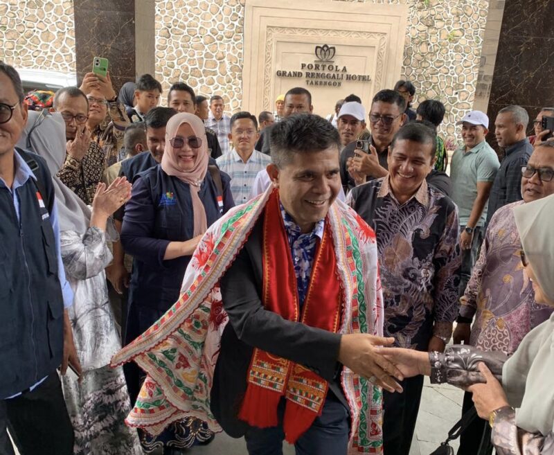 Plt. Kadisdik Aceh, Murthalamuddin saat hadir untuk membuka Rakor MKKS SMK se Aceh di Takengon, Sabtu (8/11/2025). Foto: Dok. Istimewa