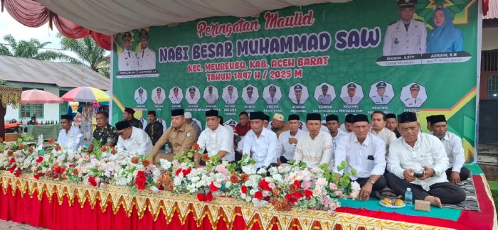 Asisten Bidang Pemerintahan dan Keistimewaan Aceh Setdakab, Ifan Murdani, menghadiri Dzikir, Tausyiah, dan Kenduri Maulid di Kantor Camat Meureubo, Selasa (25/11/2025). Foto: Dok. Pemkab Aceh Barat