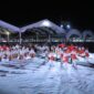 Tarian kolosal pelajar SD dan SMP membuka Festival Gayain 2025 di Lapangan Blang Padang, Banda Aceh, Senin malam (24/11/2025). Foto: Dok. Prokopim Kota Banda Aceh