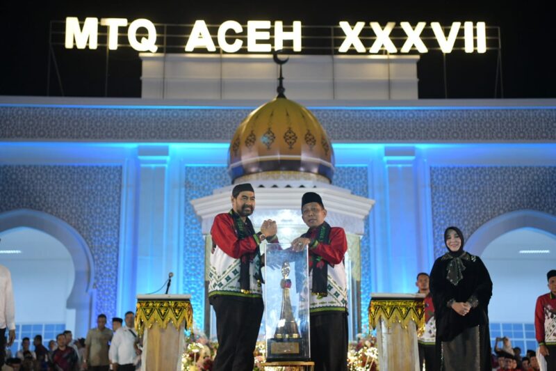 Gubernur Aceh. Muzakir Manaf membuka secara resmi MTQ Se-Aceh ke- XXXVII Tahun 2025 di Arena Utama Gedung MTQ Aceh, Meureudu, Kabupaten Pidie Jaya, Sabtu Malam, 01/11/2025.