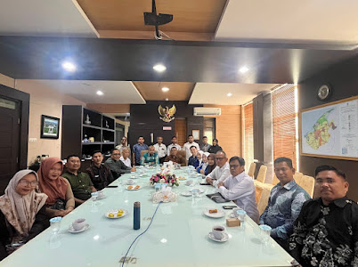 Dinas Tenaga Kerja (Disnaker) Kota Banda Aceh melaksanakan kegiatan Sosialisasi Wajib Lapor Lowongan Kerja sekaligus Soft Launching Sistem Informasi Pasar Kerja (SIPK) di Ruang Rapat Sekda Kota Banda Aceh, Kamis (6/11/2025). Foto: Dok. Istimewa