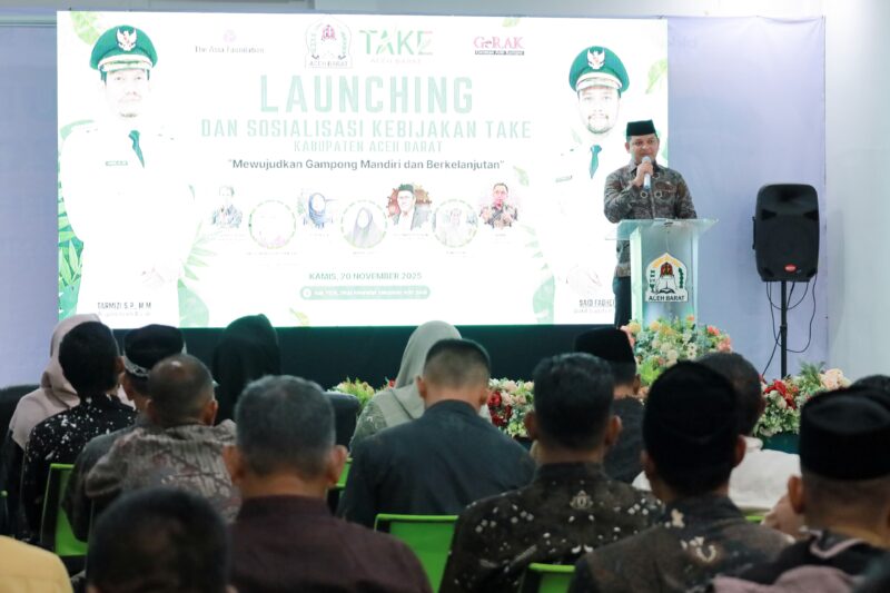 Asisten Pemerintahan dan Keistimewaan Aceh Setdakab Aceh Barat, Ifan Murdani, membuka Sosialisasi Kebijakan Transfer Anggaran Kabupaten Berbasis Ekologi (TAKE) di Aula Dinas Kesehatan Aceh Barat, Kamis (20/11/2025). Foto: Dok. Istimewa