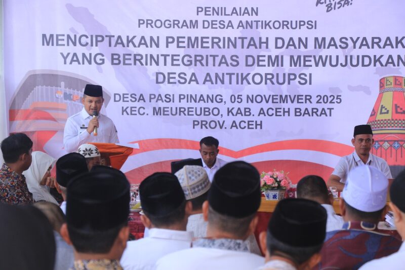 Asisten Pemerintahan dan Keistimewaan Aceh Setdakab Aceh Barat, Ifan Murdani, menghadiri penilaian Desa Pasi Pinang sebagai calon Desa Anti Korupsi tingkat Provinsi Aceh di Kecamatan Meureubo, Rabu (5/11/2025). Foto: Dok. Istimewa