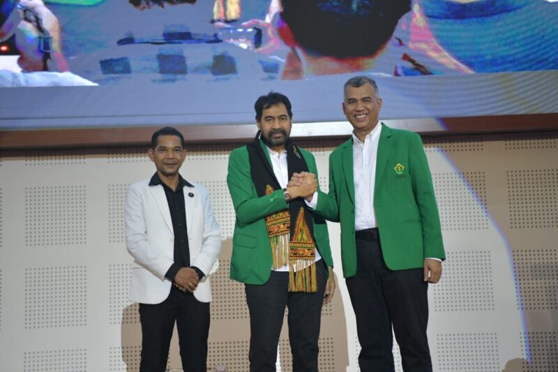Gubernur Aceh Muzakir Manaf menghadiri pelantikan pengurus IKA Unimal periode 2024–2028 di Auditorium Tgk Abdul Wahab Dahlawy, Kampus Reuleut, Aceh Utara, Minggu (2/11/2025). Foto: Dok. Istimewa