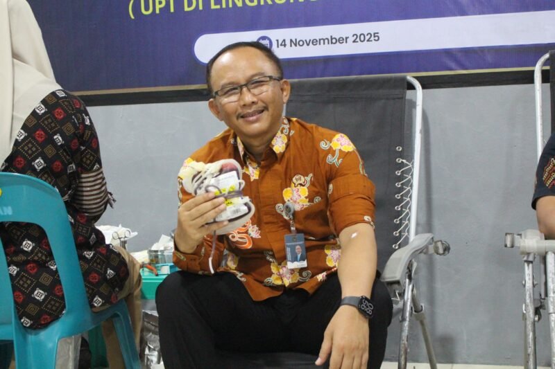 Kepala Kantor Wilayah Ditjen Pemasyarakatan Aceh, Yan Rusmanto, saat kegiatan sosial di Rumah Tahanan Negara (Rutan) Kelas IIB Banda Aceh, Jumat (14/11/2025). (Foto : NOA.co.id/Farid Ismullah).