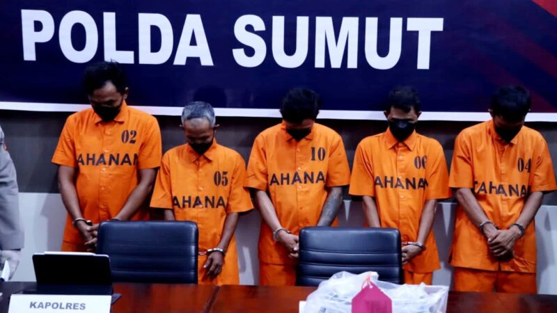 Lima pelaku penganiayaan yang menewaskan Arjuna Tamaraya di Masjid Agung Sibolga, Sumut. Foto: Dok. Humas Polres Sibolga